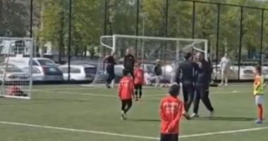 Arbitri fal grushtin/ Gjyqtari Lang në Holandë nuk denoncon agresorin