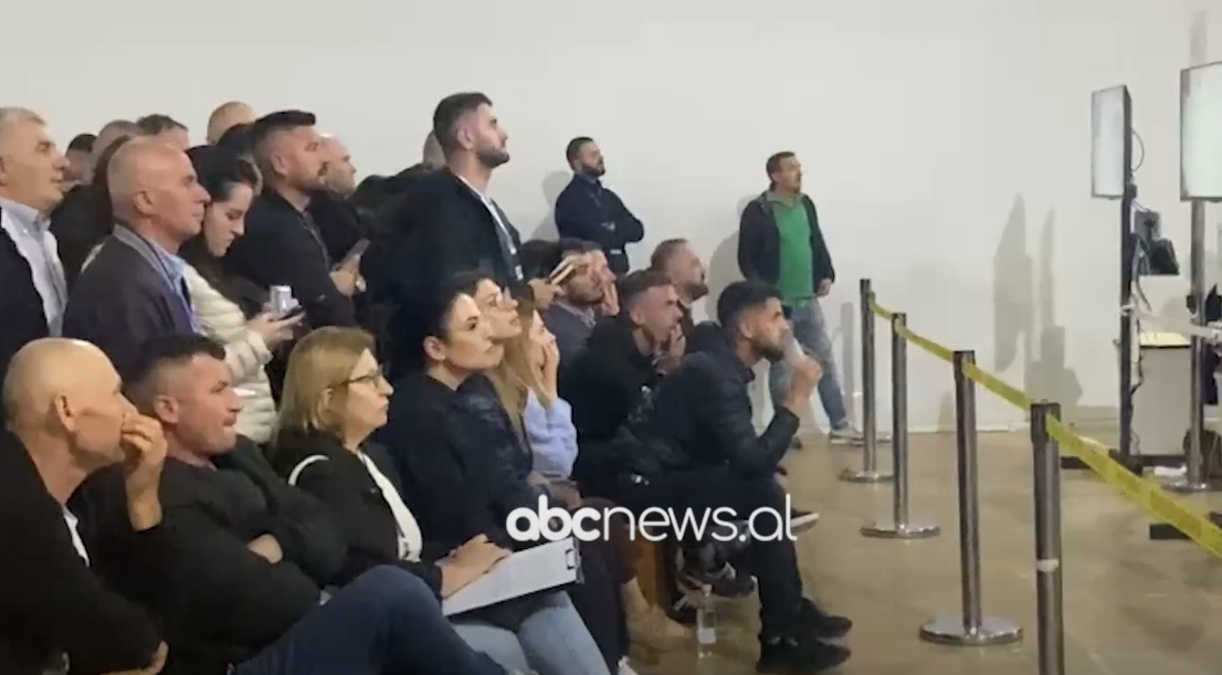 Zgjedhjet/ Lushnje, zëvendës kryeministrja Balluku ndjek numërimin në KZAZ 55