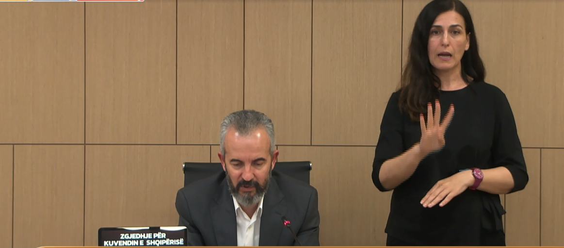 “Kalojmë në një fazë me rëndësi, të numërimit”/ Celibashi thirrje partive politike: Ruani qetësinë, duhet përmbajtje nga të gjitha palët