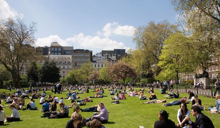 Britania drejt kufizimeve për studentët nga vendet më të prirura për të kërkuar azil