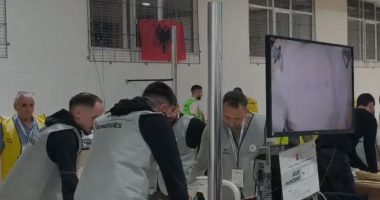 Numërohen 1445 qendra votimi/ PS kryeson, 53 për qind në rang kombëtar. Ja si ndahen mandatet