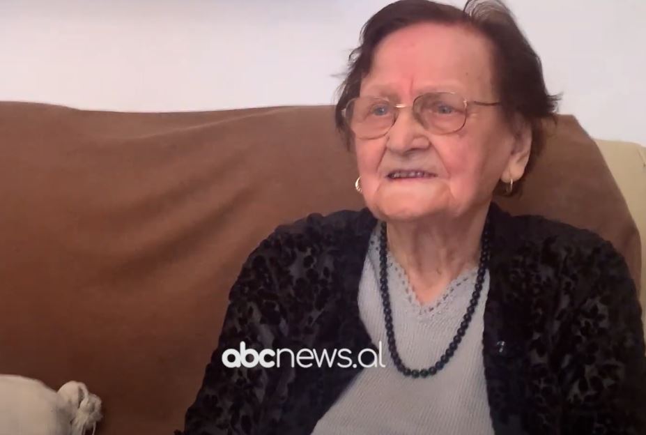 Kur pasioni nuk njeh moshë…/ Melpomeni, gruaja fisnike që vijon qep edhe në moshën 98-vjeçare