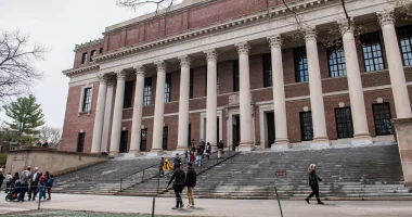 Harvard, Trump dëbon të huajt/ Universiteti: Vendimi i paligjshëm
