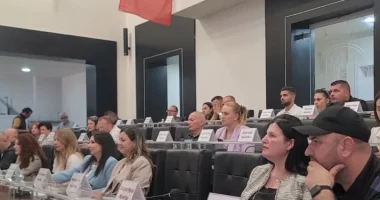 Aleancë, jo aq madhështore/ Durrës, PL braktis PD për një resort në Lalz