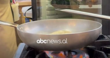 Festa e midhjes rikthehet në Sarandë, turistë vendas e të huaj shijojnë gatimin dhe muzikën