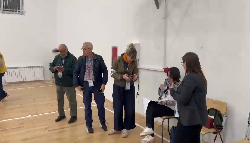 Dibër/ Dorëzohen të gjitha kutitë e votimit, vëzhgues të OSBE-ODIHR në KZAZ 19