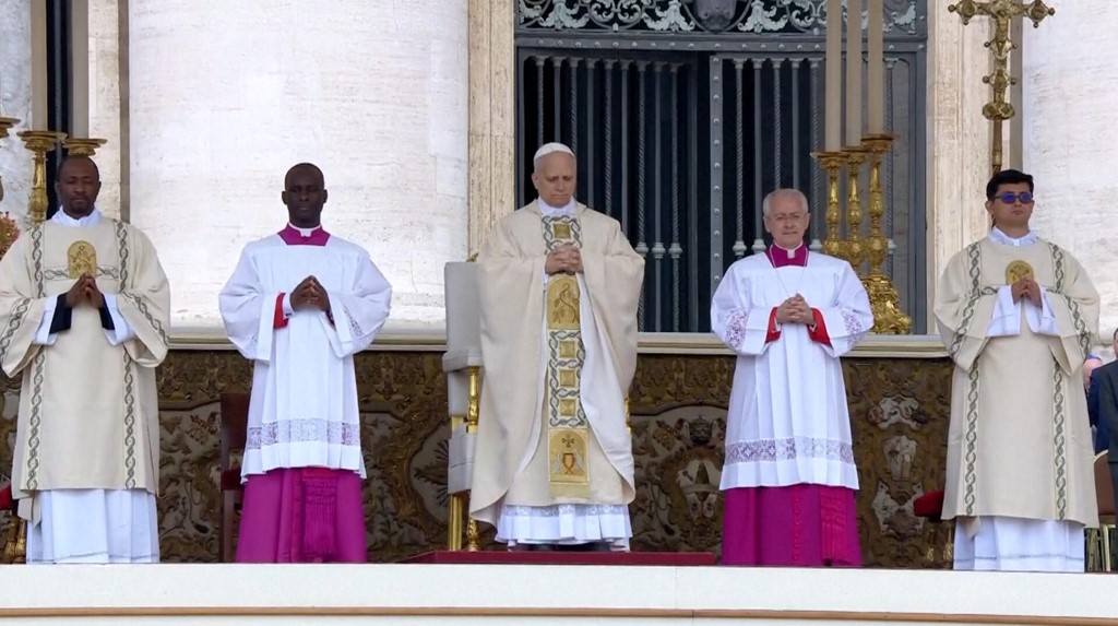 FOTOLAJM/ Ceremonia e përurimit të Atit të Shenjtë, Papa Leoni XIV fillon lutjen në Bazilikën e Shën Pjetrit