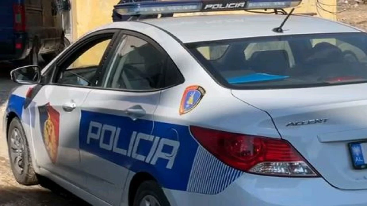 Atentat në Laç? Dëmtohet dritarja e një lokali, dyshohet me armë zjarri
