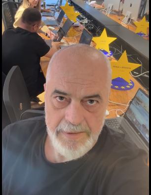 Zgjedhjet/ Rama ndjek procesin në seli: Votoni me qetësi e durim, është detyrë qytetare