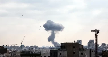 Bombardimet amerikane në Iran/ Reagimi i parë i Khameneit: Sulmet ndaj Izraelit do të vazhdojnë