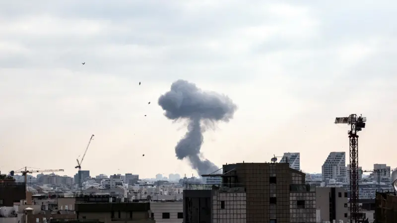 Bombardimet amerikane në Iran/ Reagimi i parë i Khameneit: Sulmet ndaj Izraelit do të vazhdojnë