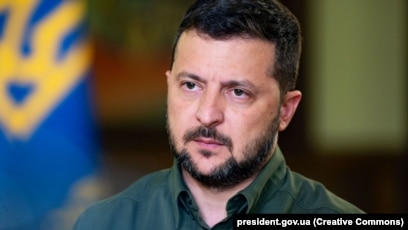 Zelensky thotë se po bën trysni për këmbimin e të burgosurve, por e akuzon Putinin për “lojëra të ndyra”