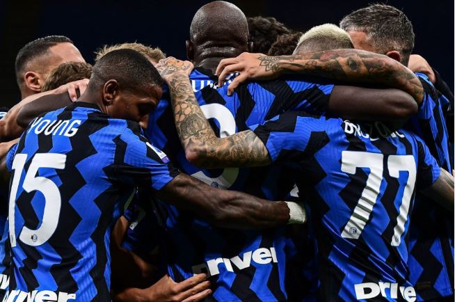 Inter e bën dramë/ Zikaltërit fitojnë veç në fund me ekipin japonez Urawa