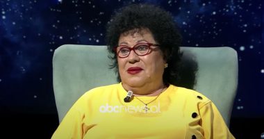 Bilbili i Jugut që u rrit mes tingujve / Rrëfimi prekës i Irini Qirjakos: Kur ngjitem në skenë, jam tjetër njeri