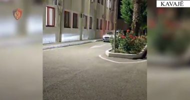 Tentoi të vidhte një automjet gjatë natës/ Vihet në pranga 36-vjeçari në Kavajë, në kërkim pronari i automjetit, dyshohet se…