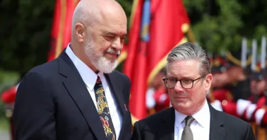 “Dita e errët e Britanisë”	Rama: 10 vite më parë nuk mendohej të kërkonte kampe për emigrantët