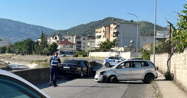 VIDEO/ Aksident i trefishtë në Elbasan, raportohet për pesë të plagosur