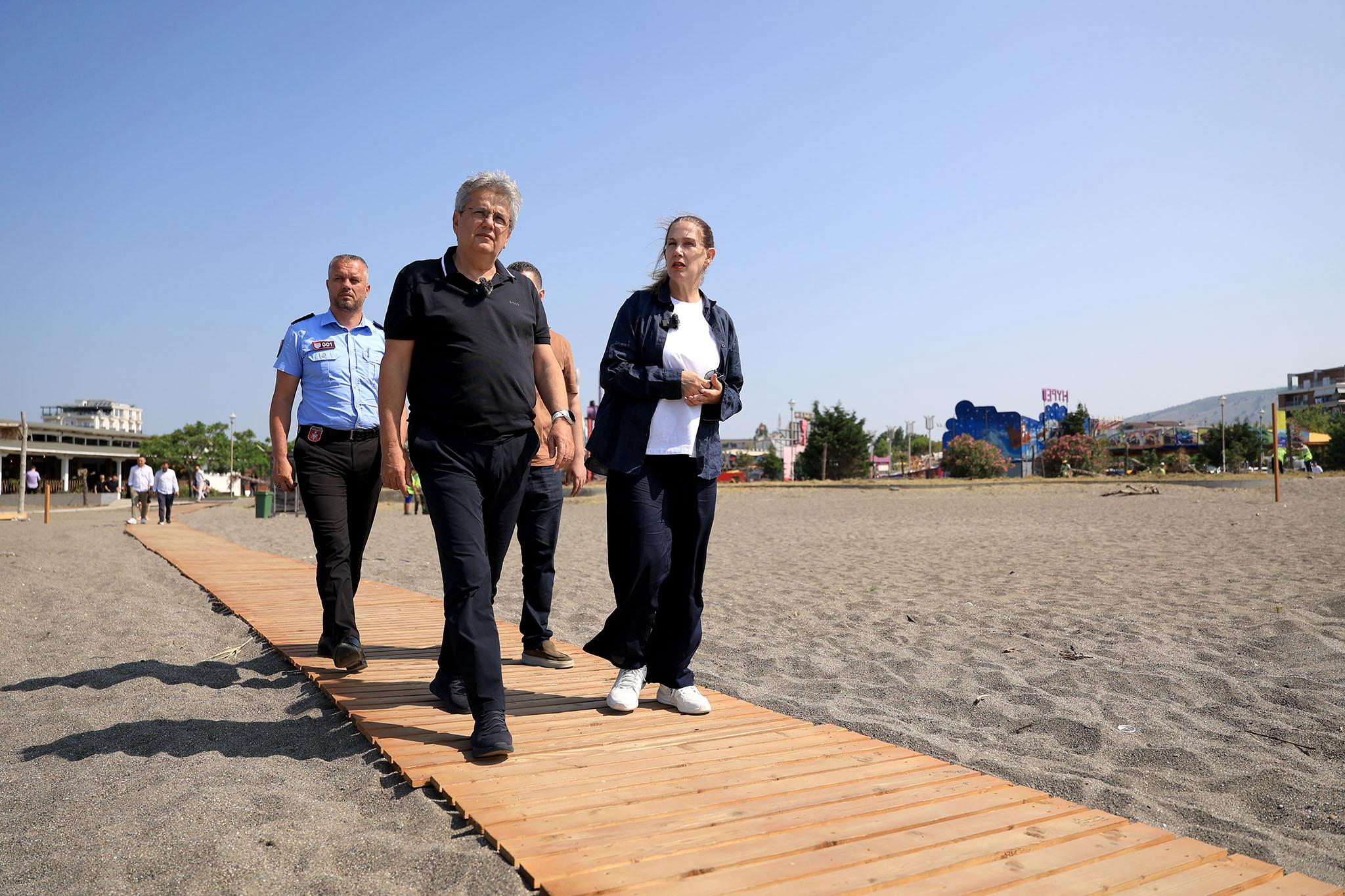 Plazhe të pastra/ Kumbaro: Dy herë më shumë plazhe publike, përgjegjësi për pastërtinë e tyre