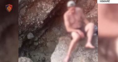 Mbeti i bllokuar në zonën e plazhit në Himarë, Policia i vjen në ndihmë turistit amerikan