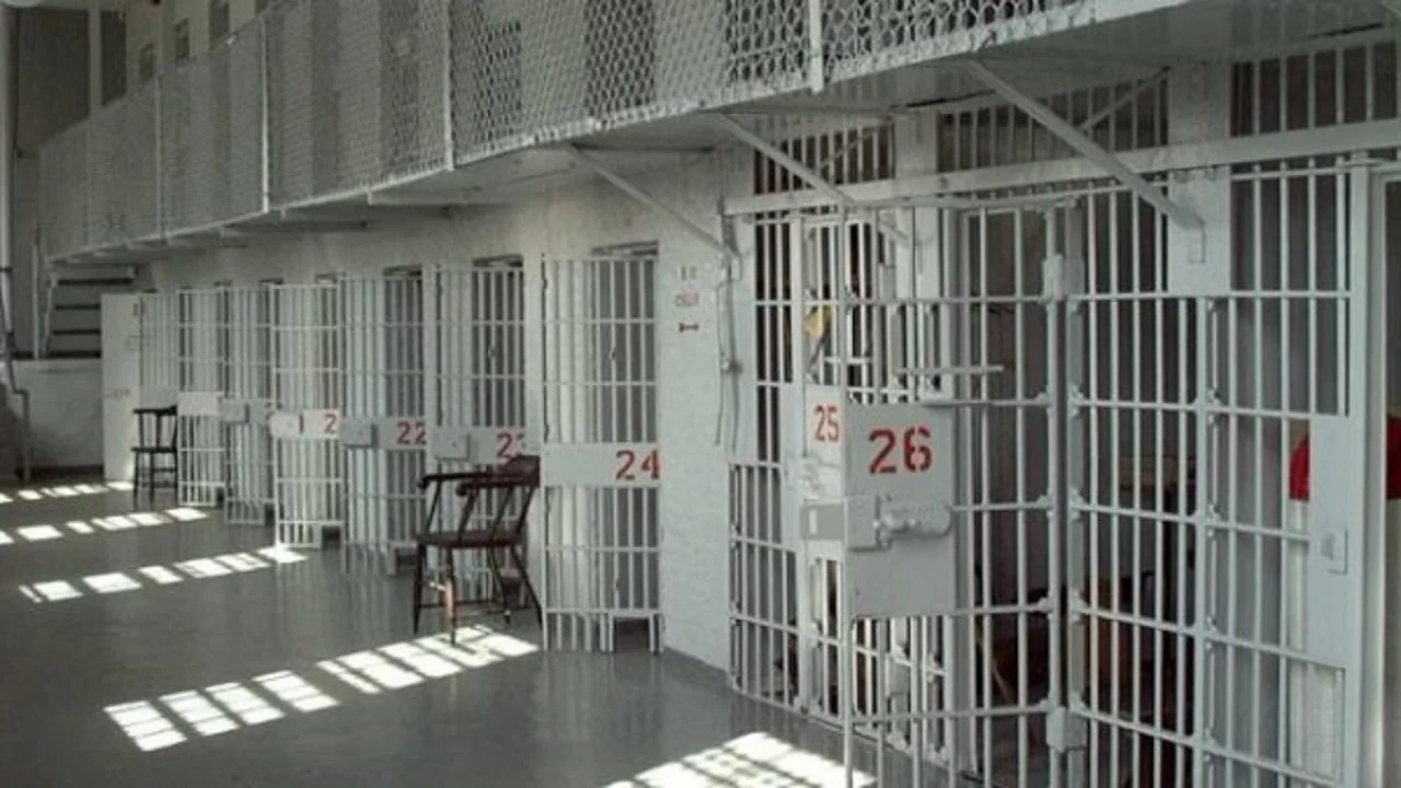 EMRI/ Ndërron jetë i burgosuri në burgun e Lezhës