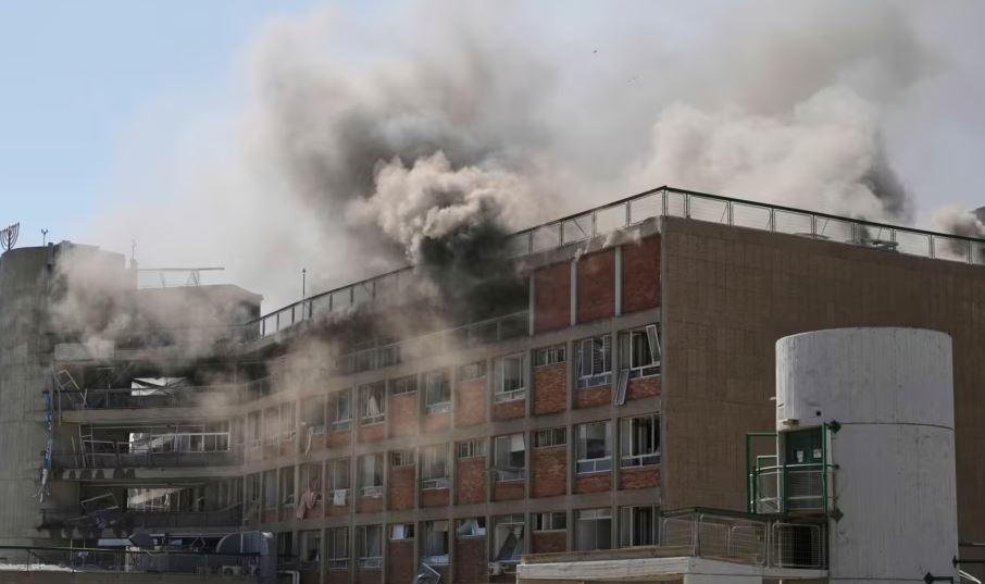 Netanyahu zotohet për hakmarrje pasi Irani sulmoi një spital në Izrael