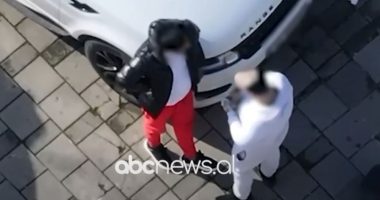 VIDEO/ Droga shpërndahej në ish-Bllok. Dalin pamjet, si tregtohej kokaina në rrugët e Tiranës