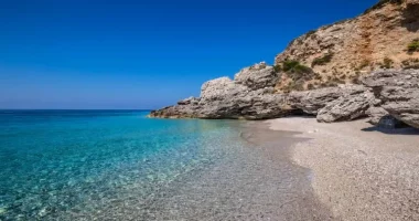 Media italiane: Det kristalor dhe bukuri magjepsëse, vizitoni plazhet më të qeta në Shqipëri