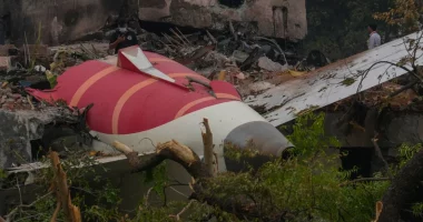 Avioni humbi fuqinë e motorëve, tragjedia në Indi, vijojnë hetimet për shkaqet e rrëzimit