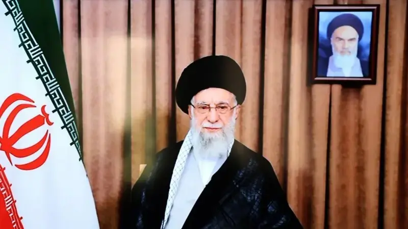 Pas bombave, shfaqet Khamenei: Irani siguroi “fitore” ndaj Izraelit dhe i dha një “shuplakë” Amerikës