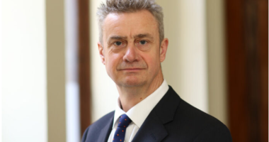 Dhuna seksuale si “armë lufte”/ Ambasadori britanik: Kosova, udhërrëfyes për të mos përsëritur historinë