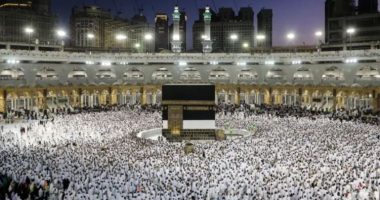 Pelegrinazhi në Haxh, besimtarët myslimanë mblidhen në Mekë, nën diellin përvëlues
