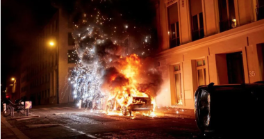 Festimet për fitoren e PSG kthehen në tragjedi/ Dy të vdekur dhe qindra të arrestuar në Francë