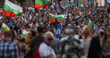Protesta në Bullgari kundër anëtarësimit në eurozone/ Përplasje edhe në parlament