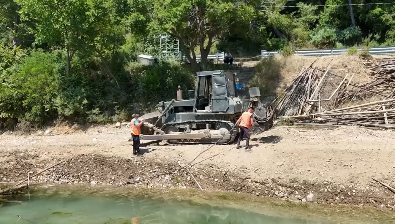 VIDEO/ Rama: Vijon puna për lirimin e hapësirave që pengojnë rrjedhën natyrore të lumit Buna
