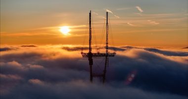 Mjegulla në San Francisco dhe Oqeanin Paqësor paraqet skena mbresëlënëse