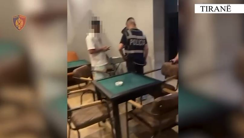 VIDEO/ Përshtatën lokalin për lojëra fati, në pranga administratori dhe dy klientë