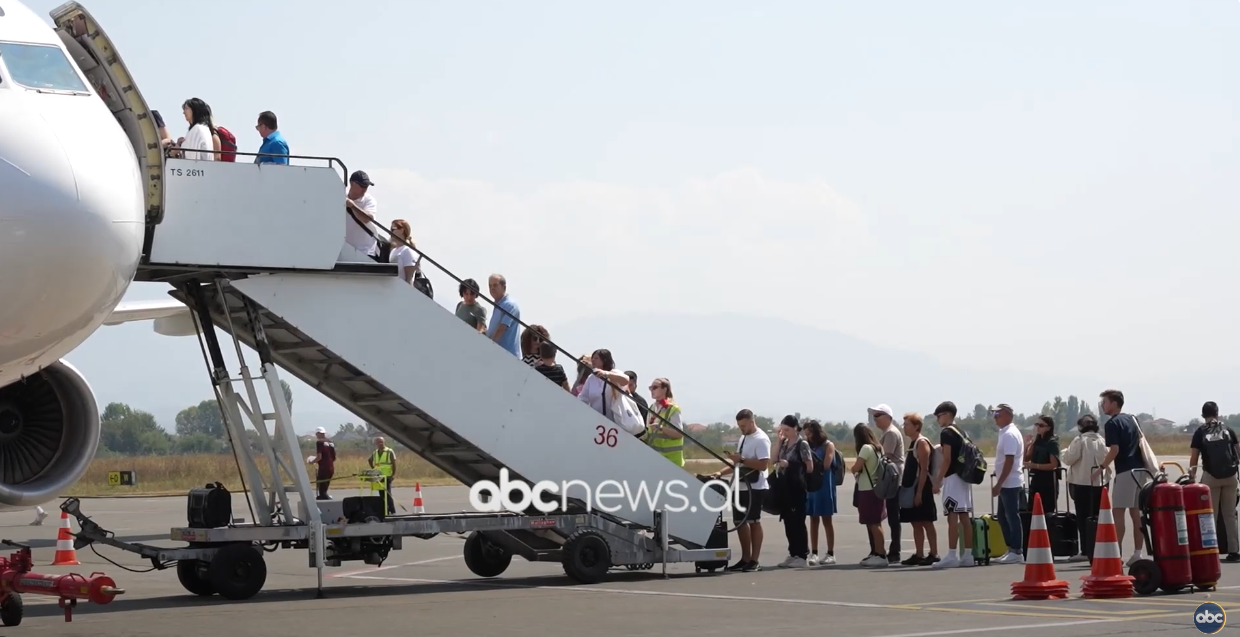 Shqiptarët po udhëtojnë më shumë/ Operatorët turistikë: Ndikuan çmimet e lira të disa linjave ajrore