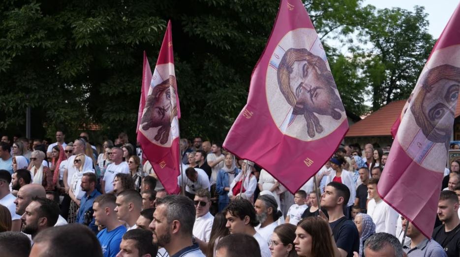Festa e serbëve në Graçanicë/ Dita e Vidovdanit, serbe nga rajoni mblidhen nën Kosovë