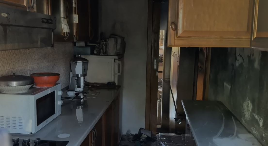 VIDEO/ Përfshihet nga flakët një banesë në Shëngjin, dëme të konsiderueshme materiale