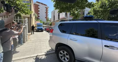 Kërkohet dorëheqja e Sveçlës/ Vrasja e të riut nga policët, protesta në Kosovë