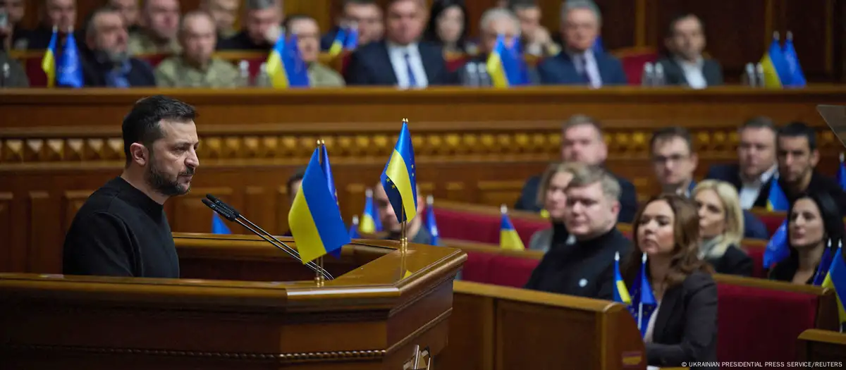 Pse presidenti Zelensky po ndryshon qeverinë në Ukrainë?