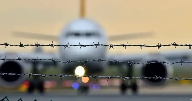 Dëbimet e azilkërkuesve: Ashpërsim i migracionit në BE