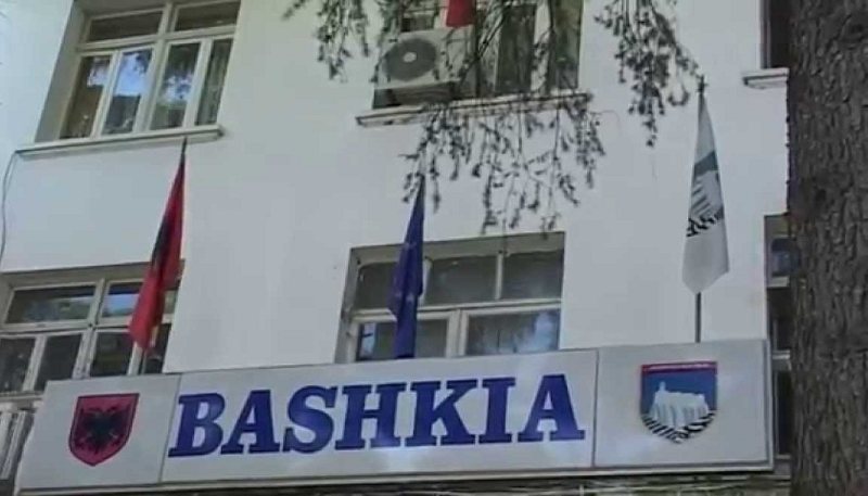 “Fshesa” mbërrin në Gjirokastër, shtatë administratorë paraqesin dorëheqjet