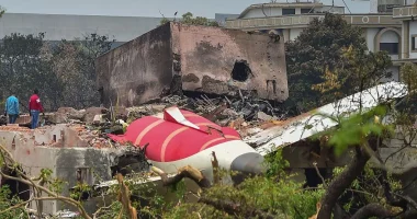 “Pse e bëre”/ Zërat në kabinën e pilotit nxisin polemika mbi rrëzimin e Air India