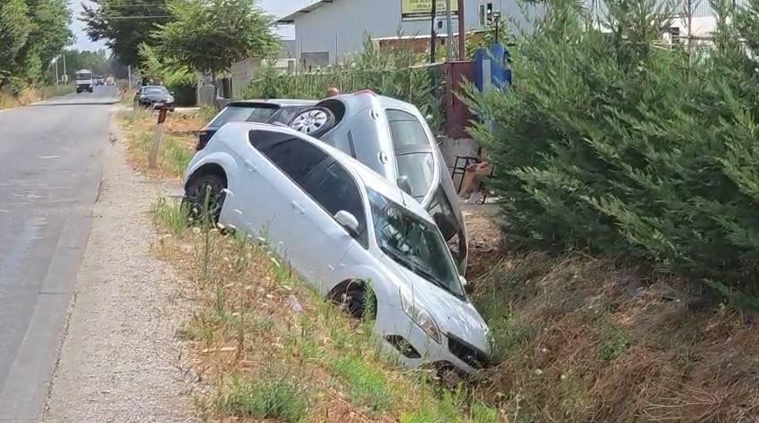 Aksident i rëndë në aksin rrugor Fier-Berat/ Makinat përfundojnë në kanal, plagosen dy persona