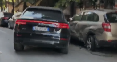 Policia i vihet në shpinë “Audi Q8” në Tiranë, arrestohet shoferi që lëvizte i armatosur