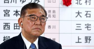 Kryeministri japonez zotohet se do të qëndrojë në detyrë pavarësisht humbjes elektorale