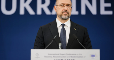 Jep dorëheqjen kryeministri i Ukrainës