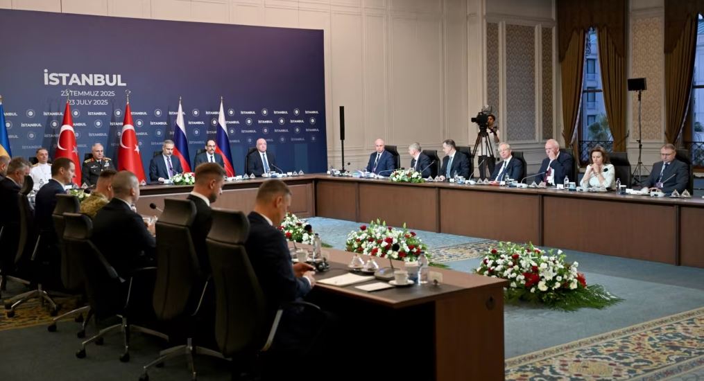 Rusia dhe Ukraina zhvillojnë bisedime në Turqi