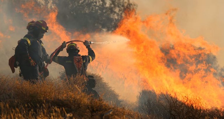 Zjarret shpërthejnë në mënyrë të pakontrollueshme në Gjermaninë Lindore